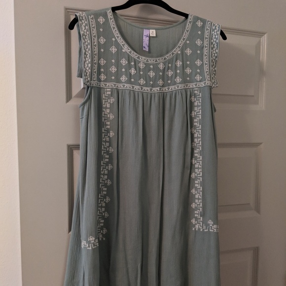 Sweet sage green embroidered shift dress - pretty! - Picture 1 of 7